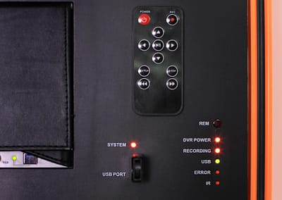 Focus consola video con botones y mando a distancia
